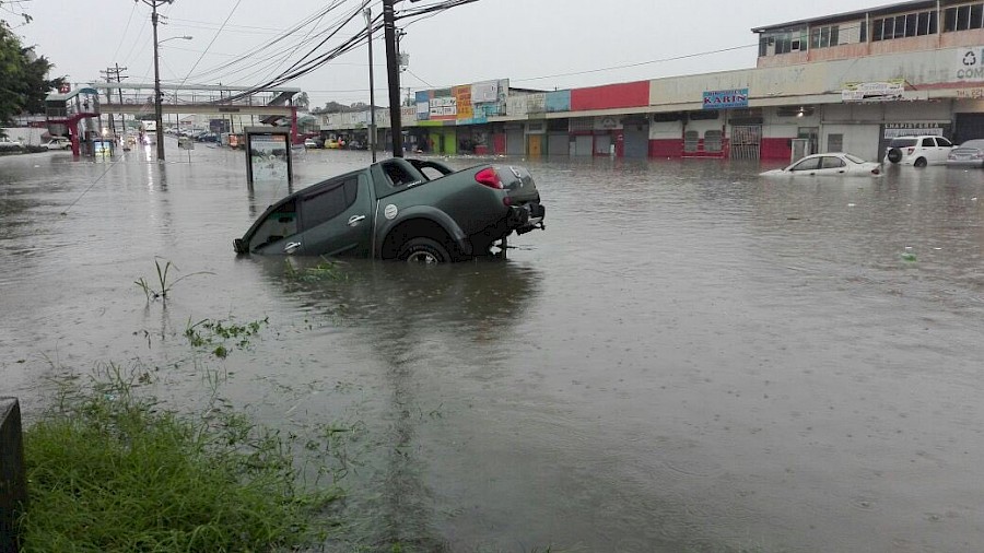 Tráfico afectado por vía inundadas en Panamá y San Miguelito