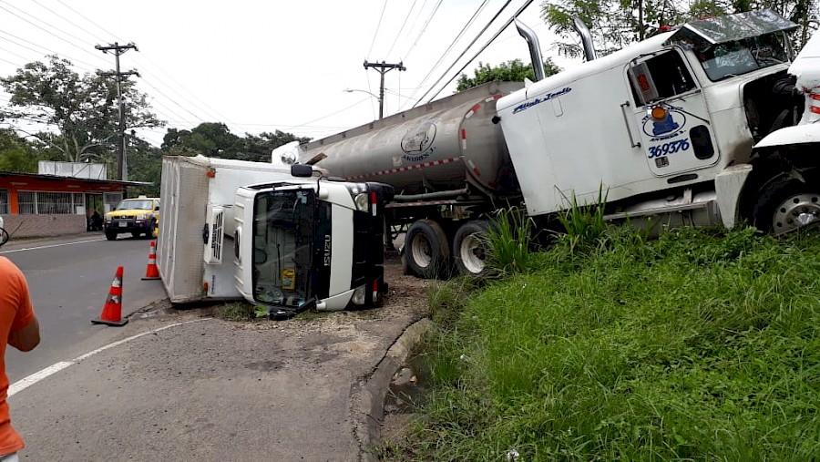 Un herido por colisión entre camiones en Chilibre