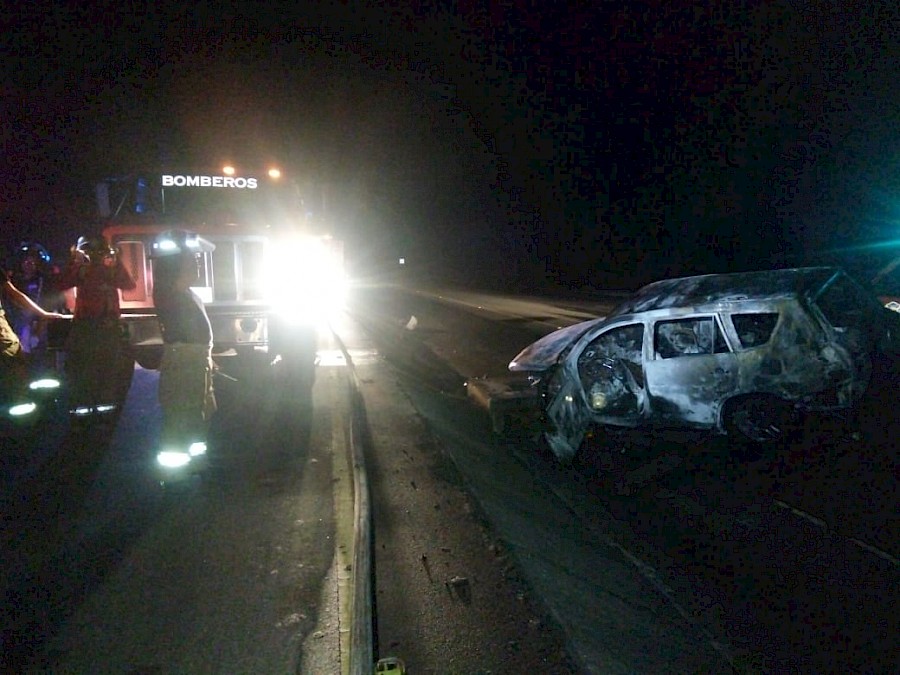 Dos personas mueren calcinadas y uno queda herido tras incendiarse un vehículo en Natá
