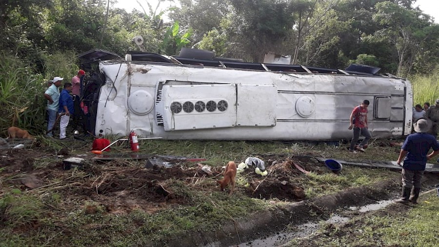 Un muerto y al menos 30 heridos por accidente de bus en Darién