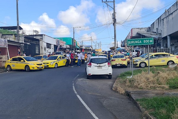 Taxistas en pie de guerra, piden a la ATTT restaurar medida de "par" y "non"