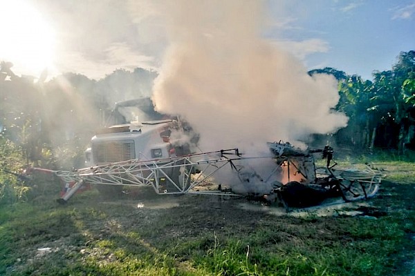 Un herido de gravedad tras choque entre un helicóptero y un camión con combustible