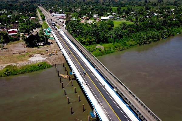 Inauguran el Puente  Binacional sobre el río Sixaola