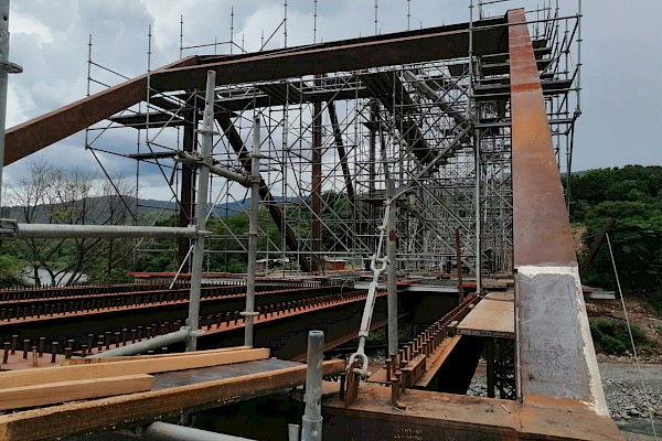 Nuevo puente vehicular sobre el río Tabasará en Llano Ñopo avanza en un 86.5%