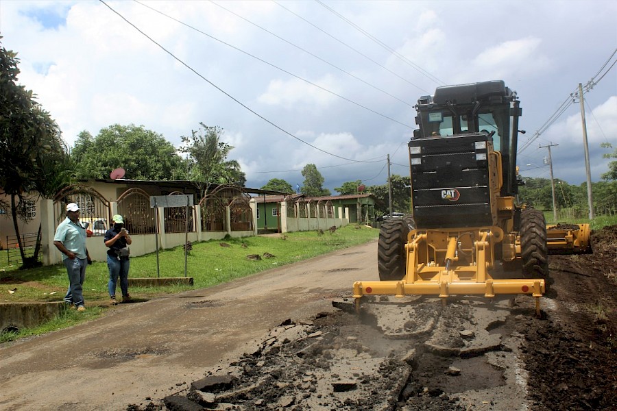 MOP coloca 16 toneladas de asfalto caliente y restaura vía La Chorrera – Mendoza – La Represa en la provincia de Panamá Oeste