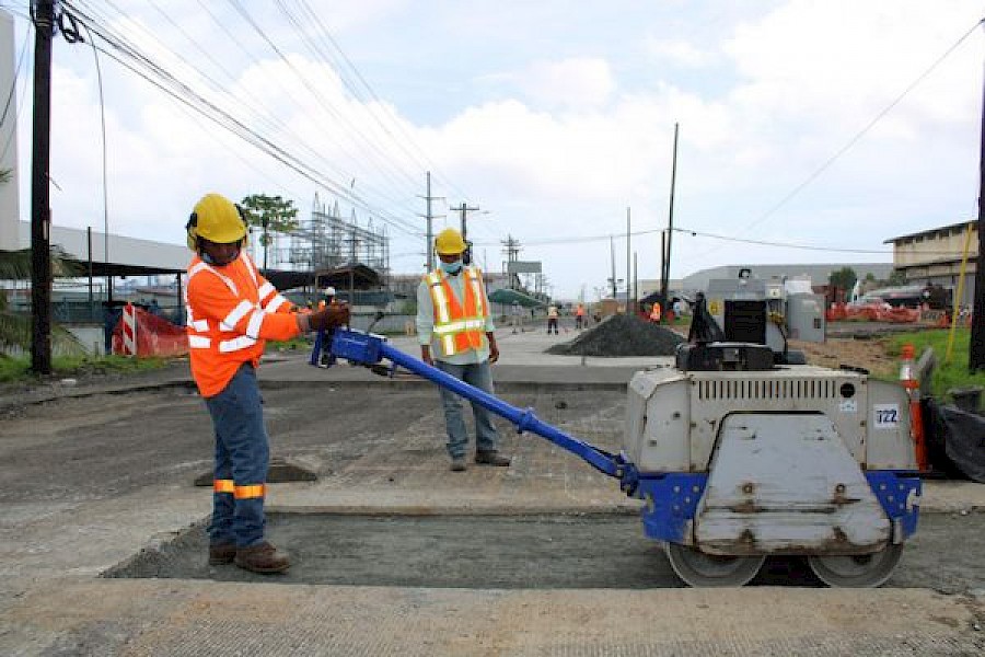 Ministro de Obras Públicas inspecciona proyectos en Colón