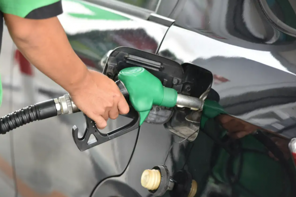 Fue promulgada resolución que congela precio de combustible a vehículos particulares por tres meses