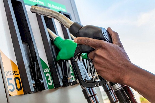 Tendencia a la baja en los precios del combustible