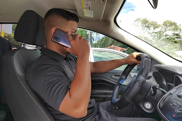Un total de 5,415 conductores han sido sancionados por hablar por celular al conducir