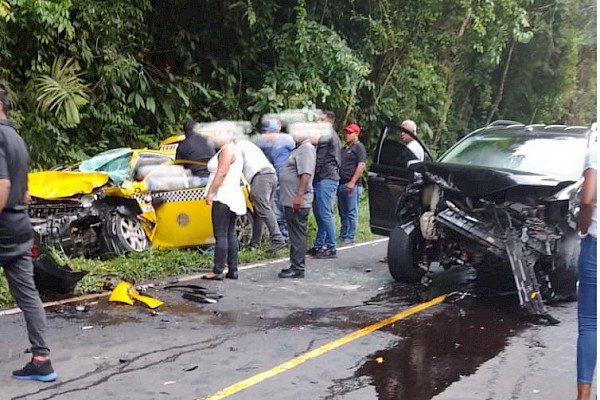 Madre, padre y la hija fallecen en un accidente de tránsito