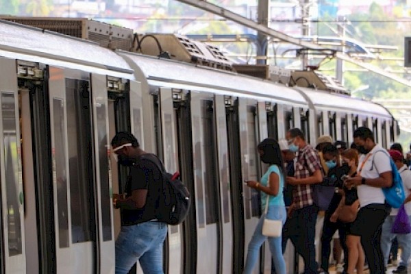 Metro de Panamá se prepara para el pago del pasaje con tarjeta financiera sin contacto