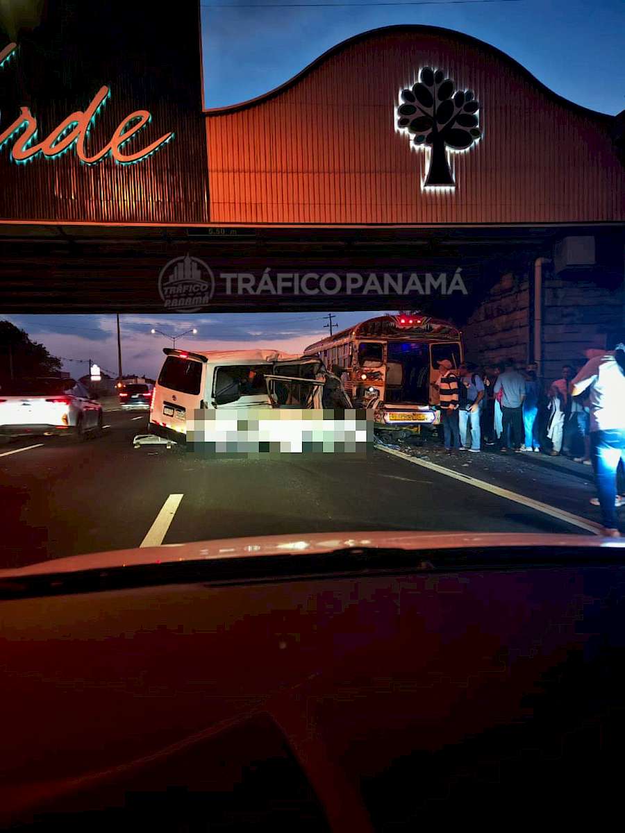 Un fallecido y dos heridos graves en la autopista Arraiján - La Chorrera
