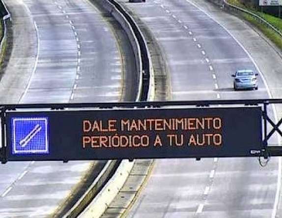 Luminaria en la autopista de Colón