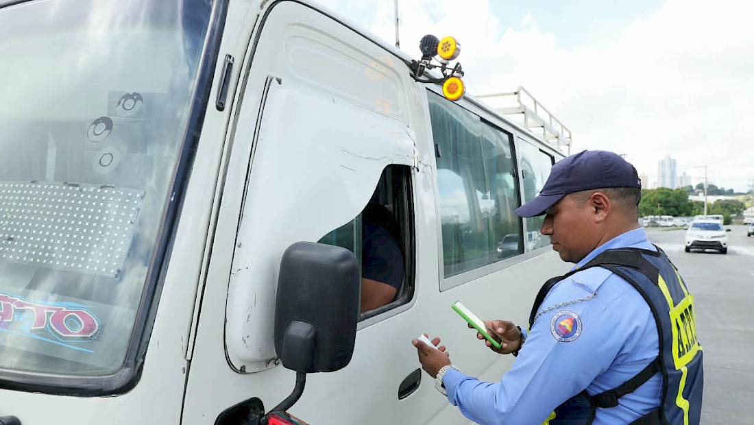 Multas por llantas lisas y desacato en Portobelo