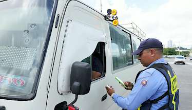 Multas por llantas lisas y desacato en Portobelo
