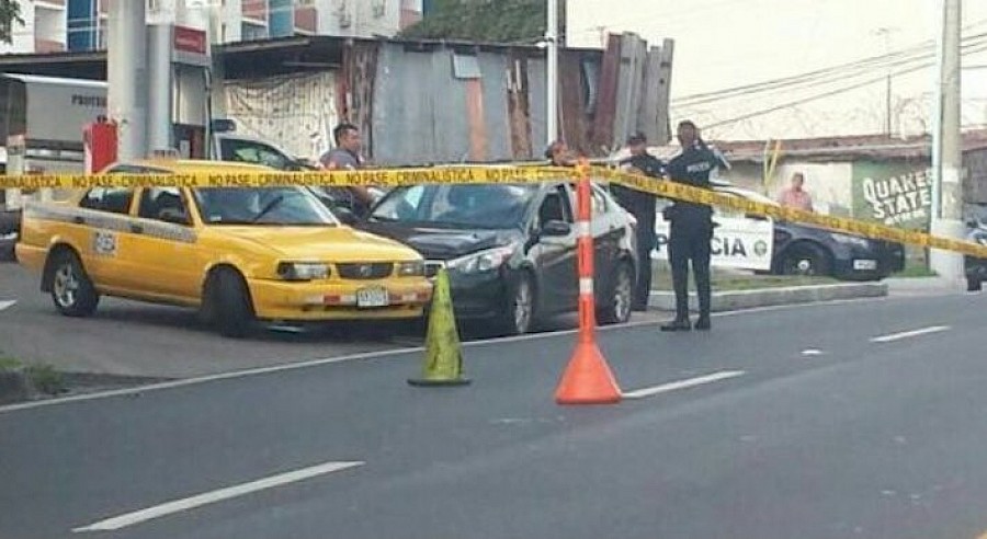 Cierran la calle La Pulida por asesinato en Río Abajo