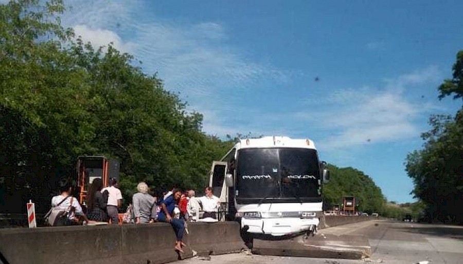 Un herido por accidente de bus en la autopista Panamá – Colón