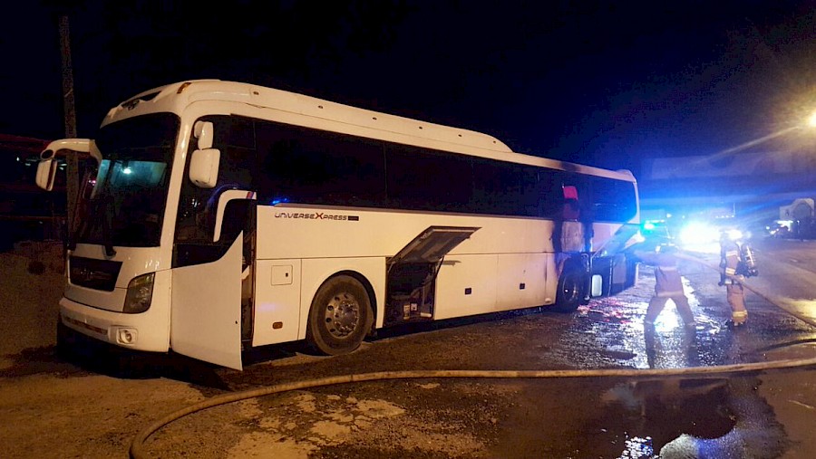 Vuelcos y  autos incendiados en diferentes hechos en el interior del país