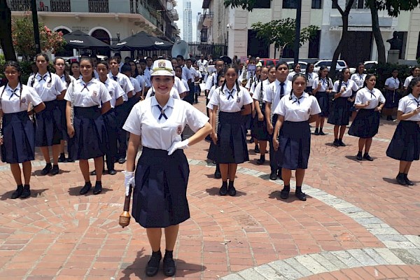 Estudiantes del Instituto América protestan de una manera diferente