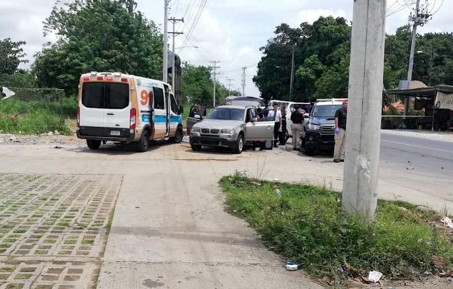 Transportaba tres cadáveres en una camioneta