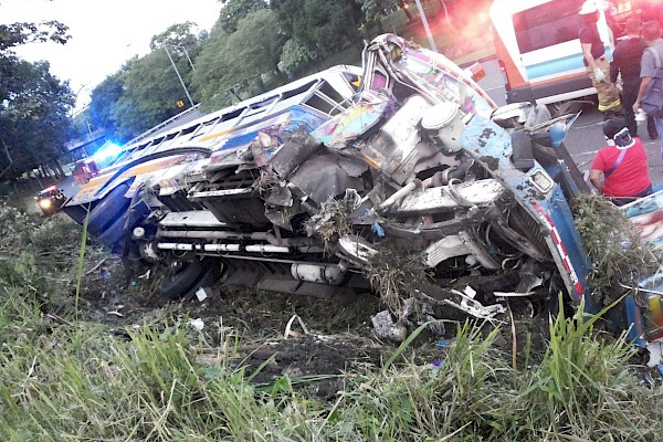 Más de 30 heridos tras accidente de un bus