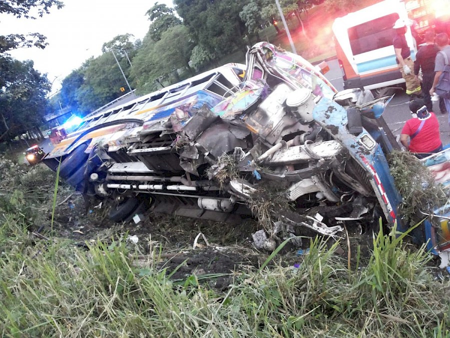 Más de 30 heridos tras accidente de un bus