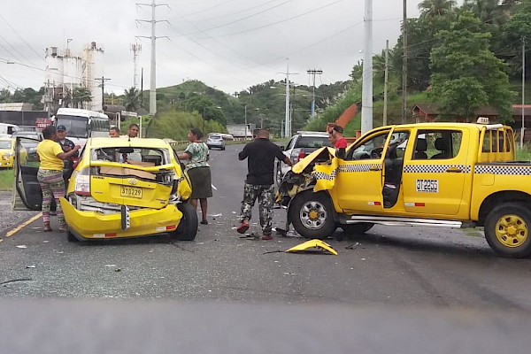 Vuelcos, choques, y atropello dejan varios heridos en  las carreteras