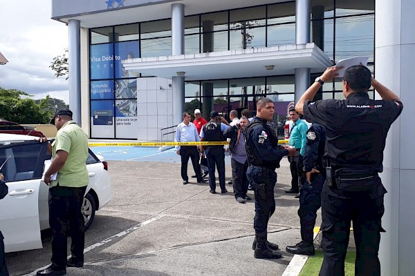 Un muerto y cuatro detenidos tras intento de asalto a un banco