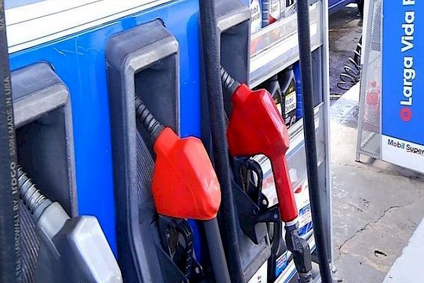 Precios del combustible a la baja