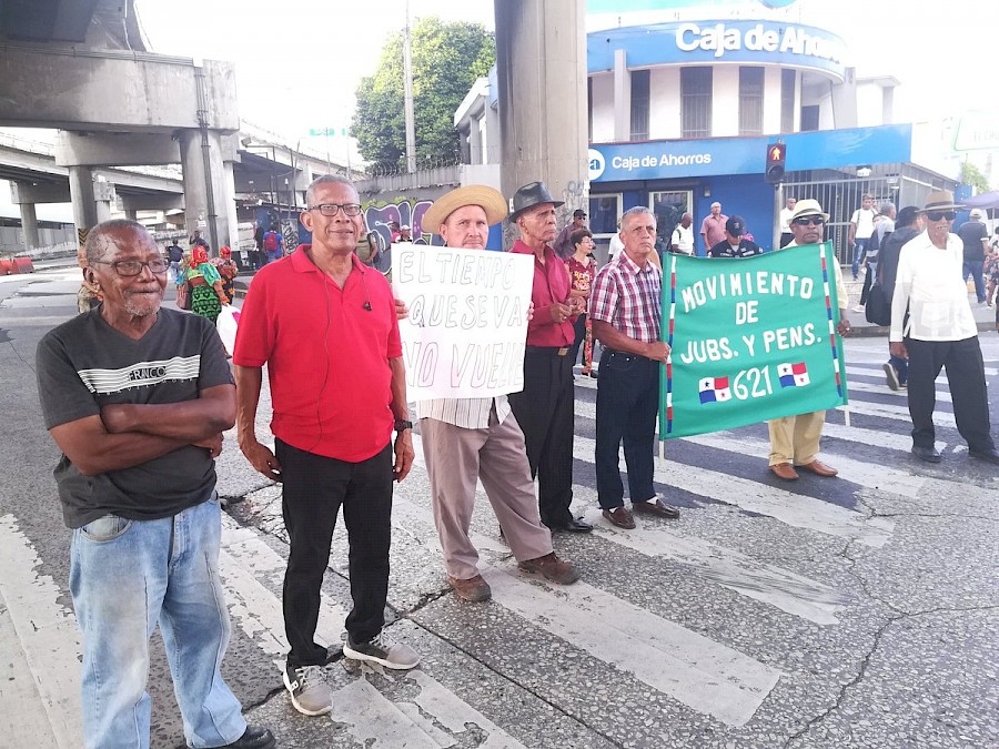 Jubilados retoman cierres de vía