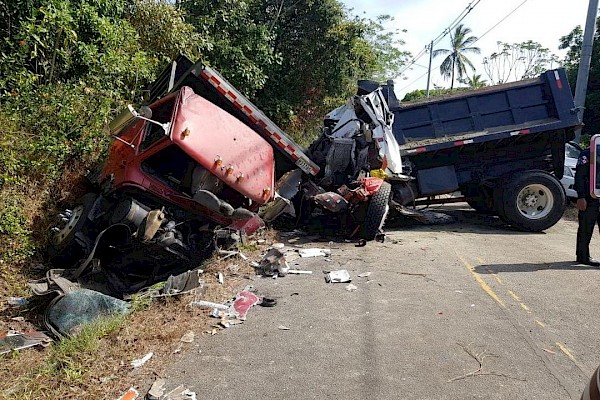 Una víctima fatal y varios heridos en accidente de tránsito en Colón