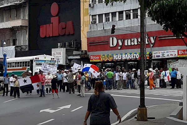 Cierres, vuelcos y  colisiones hoy viernes