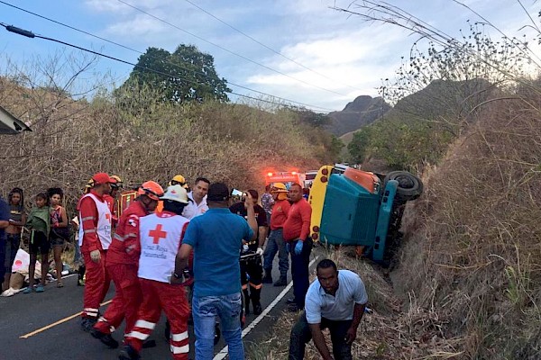 Decenas de heridos por accidente de un bus en Coclé