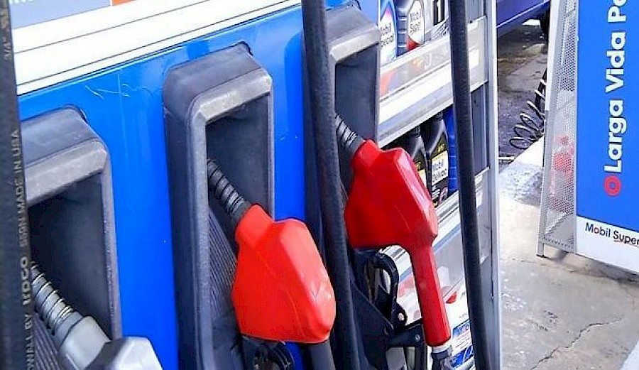 Otra alza en el precio del combustible