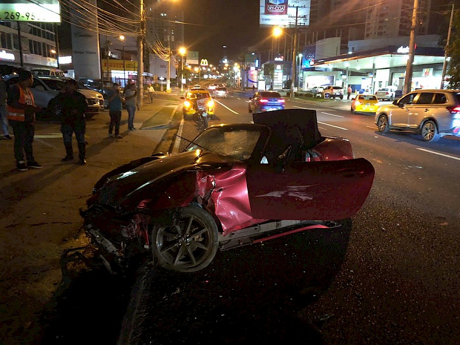 Accidente en Calle 50 deja dos heridos