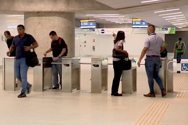 Máquinas de recarga del Metro de Panamá aceptarán "martinellis"