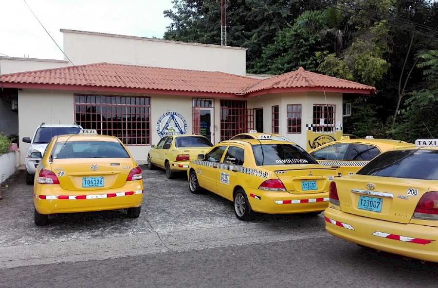 Taxistas de Panamá Oeste piden alto a la emisión de cupos