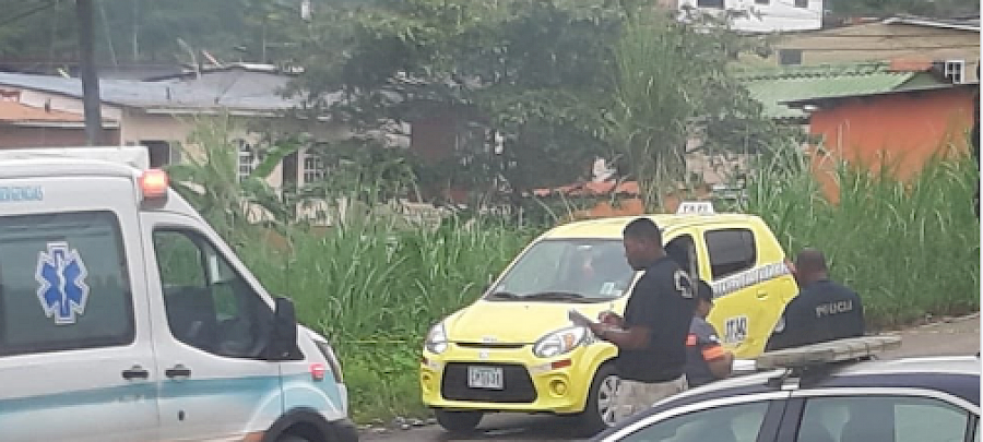 Muerto dentro de un taxi en Colón