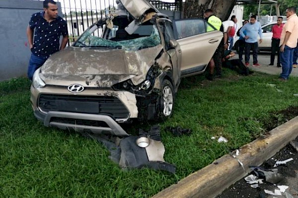 Fuerte accidente en la Cinta Costera 3