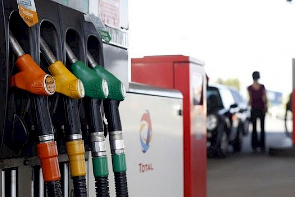 Precios del combustible bajan nuevamente a partir de este viernes