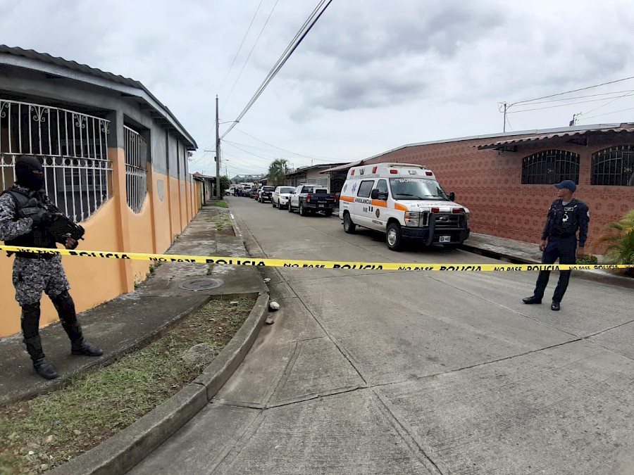 Menor de 5 años muere atropellado por bus colegial