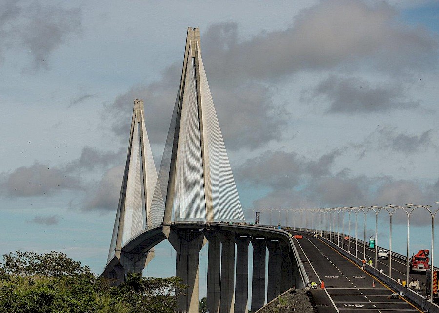 Inauguran el Puente Atlántico