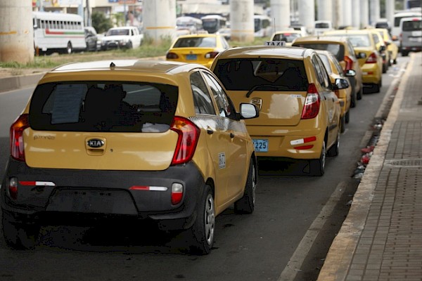 Se hacen pasar por taxistas para robar a los usuarios