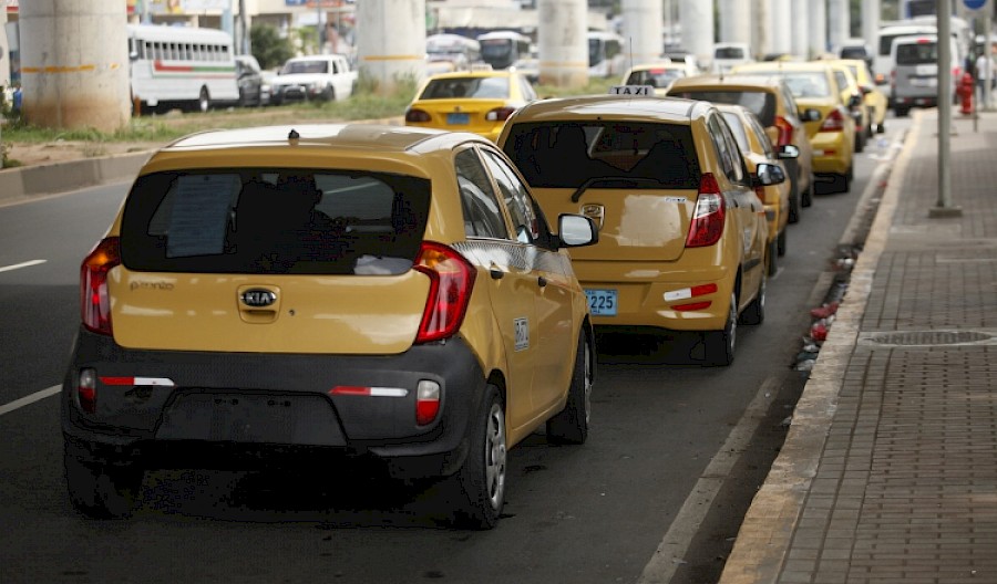 Se hacen pasar por taxistas para robar a los usuarios