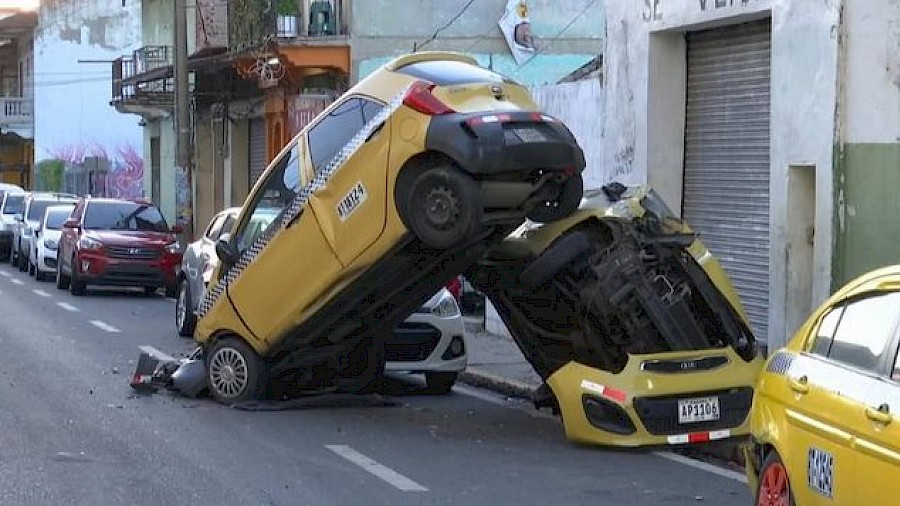 Un muerto luego de que una mula impactara varios vehículos