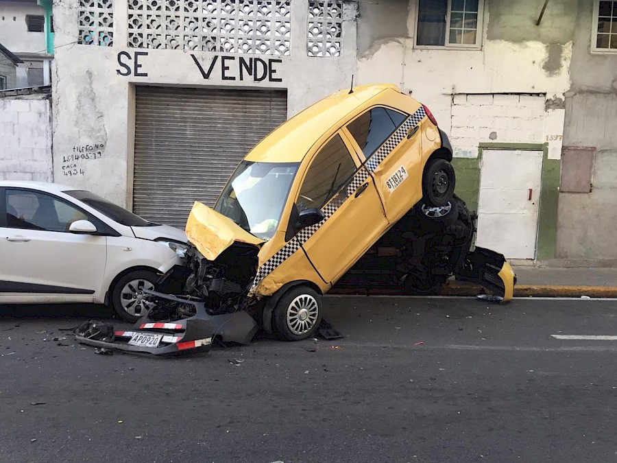 En duda versión de camionero que chocó 38 autos y dejó un muerto