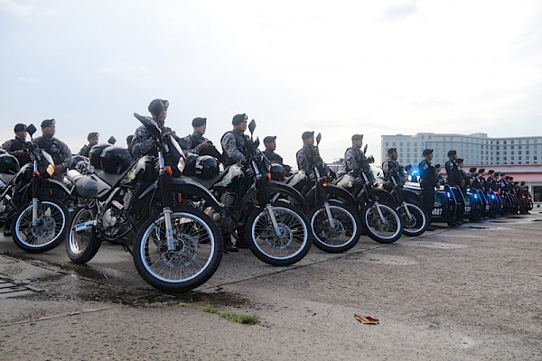 Presidencia entrega vehículos a la Policía Nacional