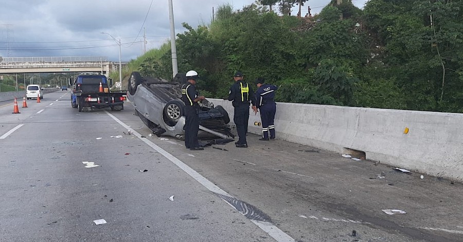 Un herido por vuelco en el Corredor Norte