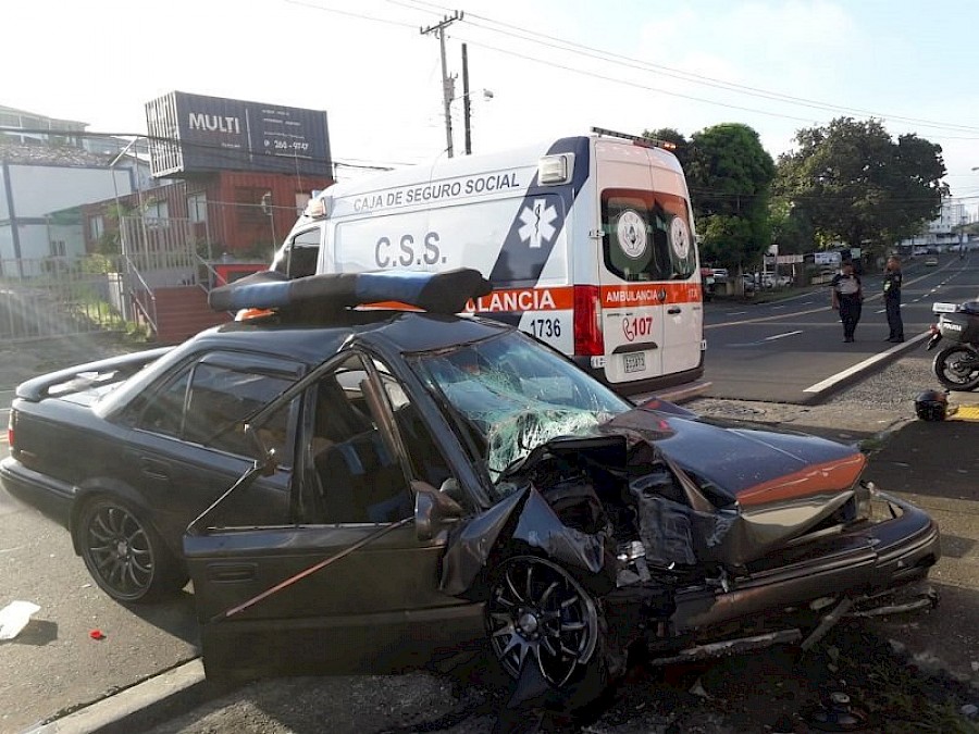 Varios heridos tras accidente en la vía Fernández de Córdoba