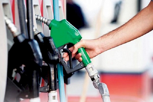 Precios del combustible a la baja desde este viernes